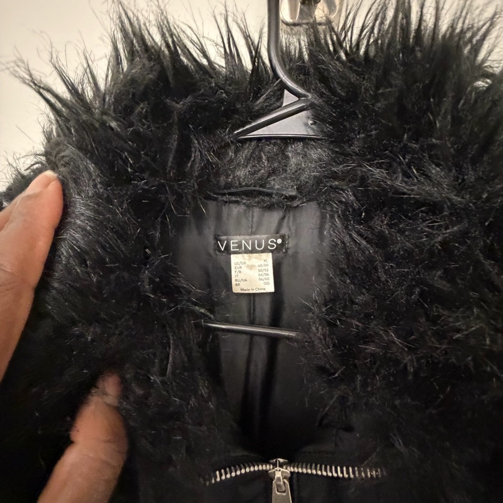 VENUS XL Black Puffer Pleated Dress Coat w/ Faux Fur (Fur worn) has been washed. - Picture 7 of 9